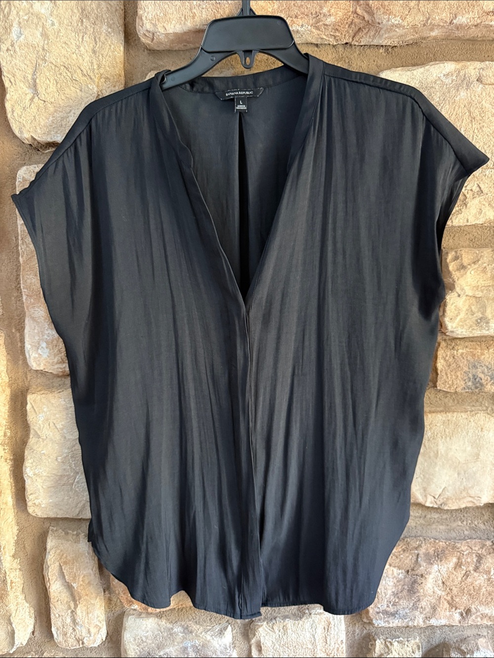 Banana Republic Black Relaxed V-Neck Cap Sleeve Blouse size L